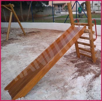 Escorregador Simples de Eucalipto